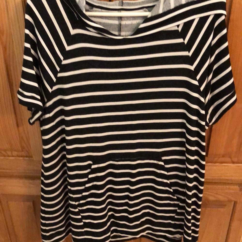 Livi tunic with hoodie.  Short sleeve